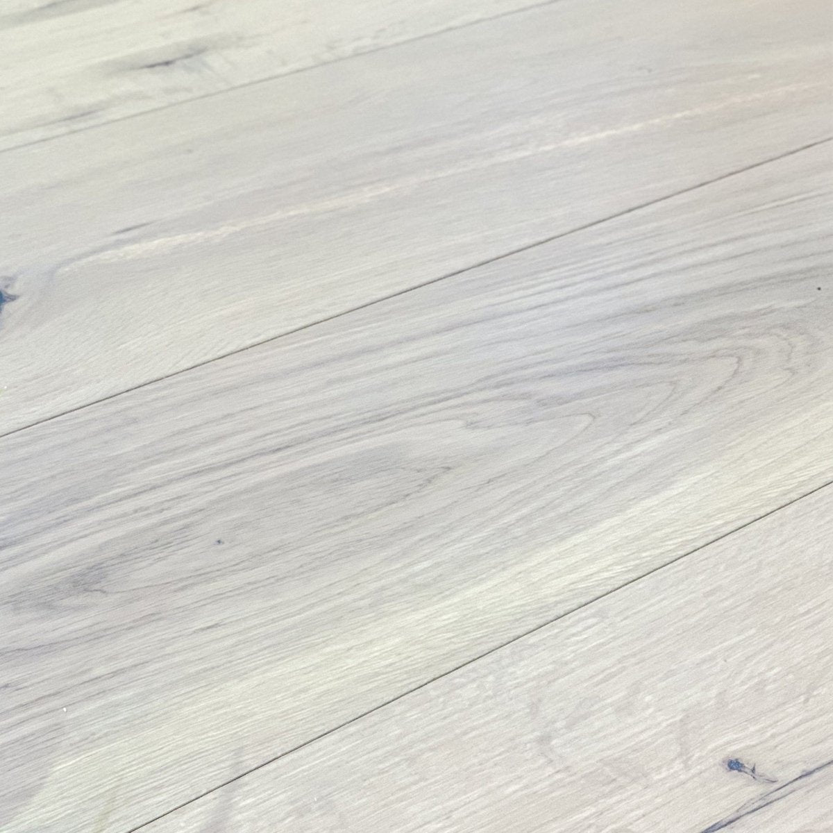 Outlet - Pavimento in rovere plancia rustica, oliato bianco, parquet a 3 strati