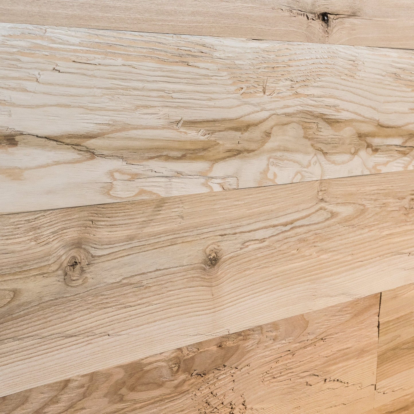 Outlet - Rivestimento per pareti e soffitti in frassino spaccato - Larghezza speciale 107mm