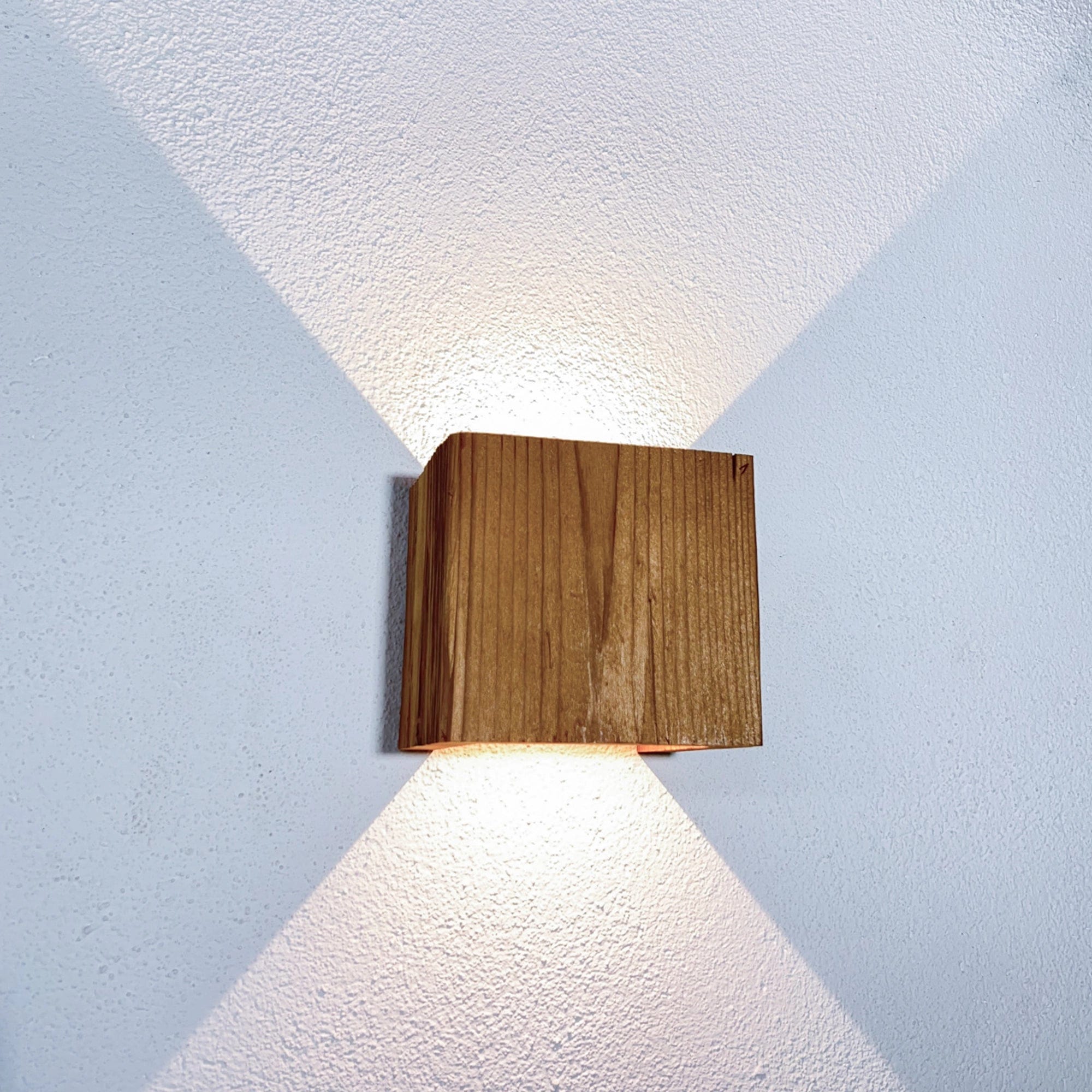 Lampada da parete in abete termo-trattato spaccato 'Waldlicht'