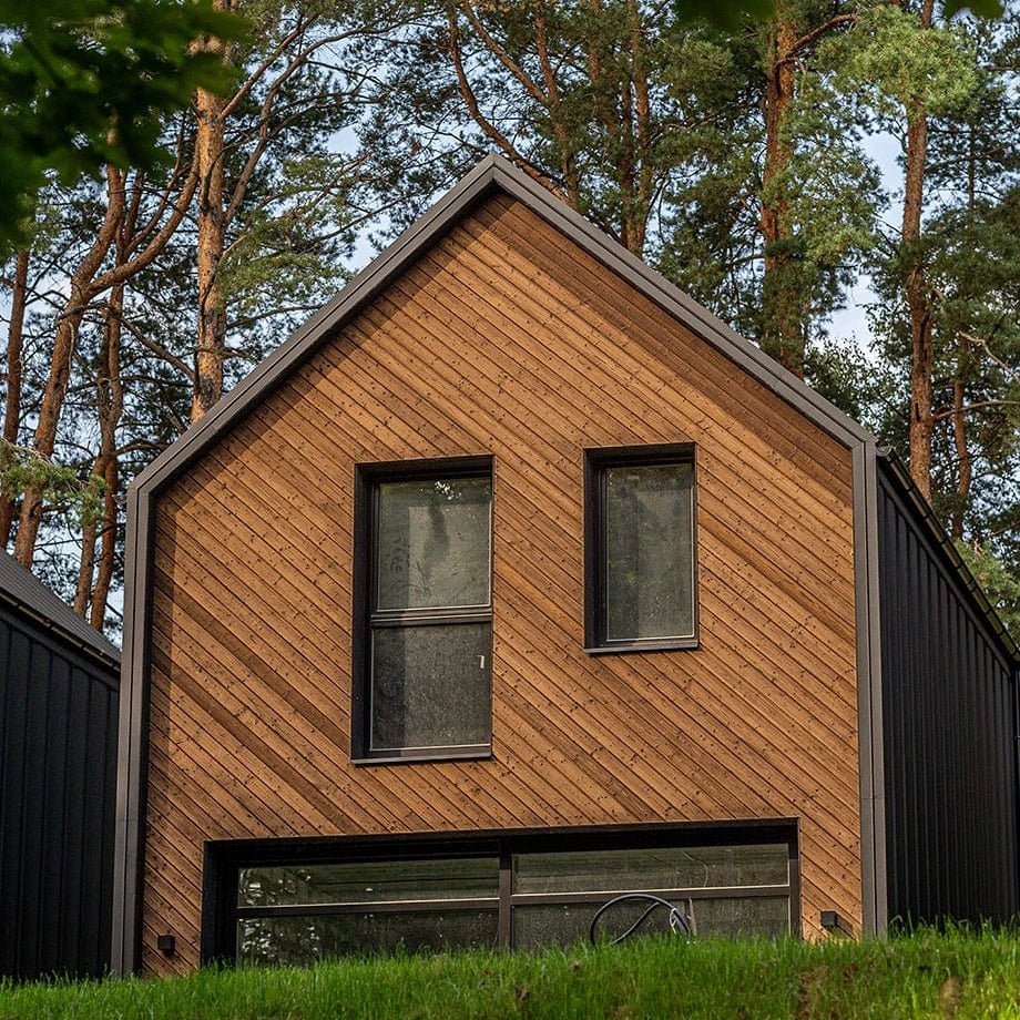 Facciata in abete rosso Yugen