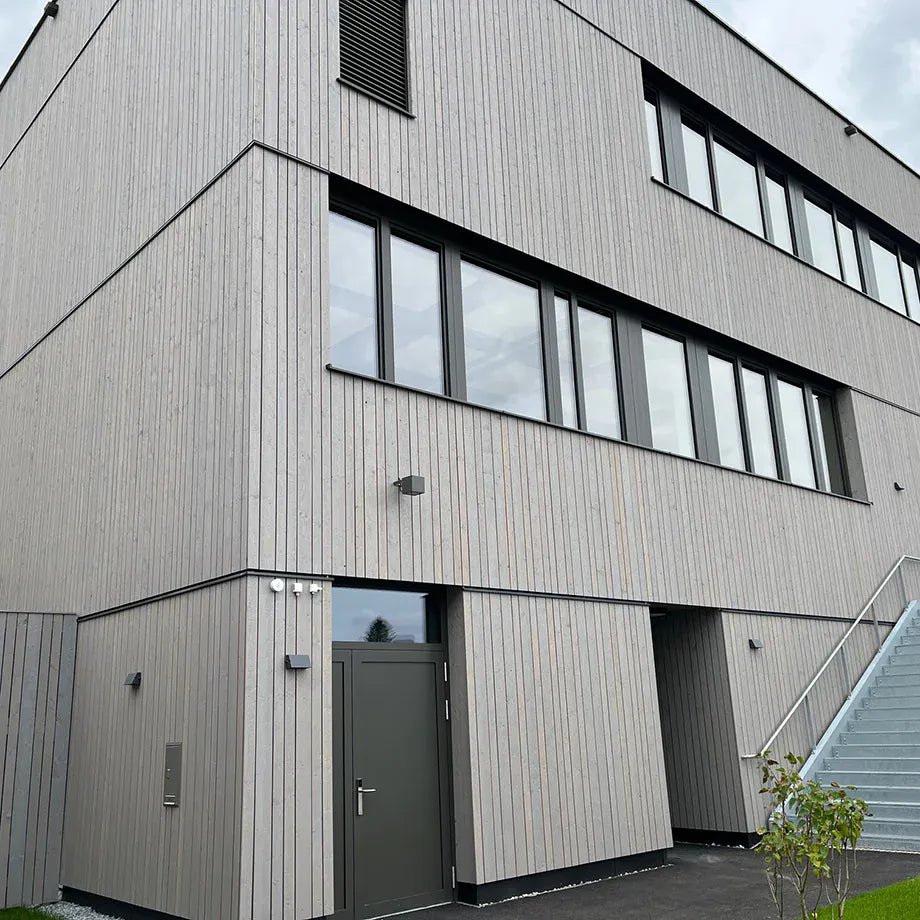 Facciata in abete Saga Grey 'Skógur'