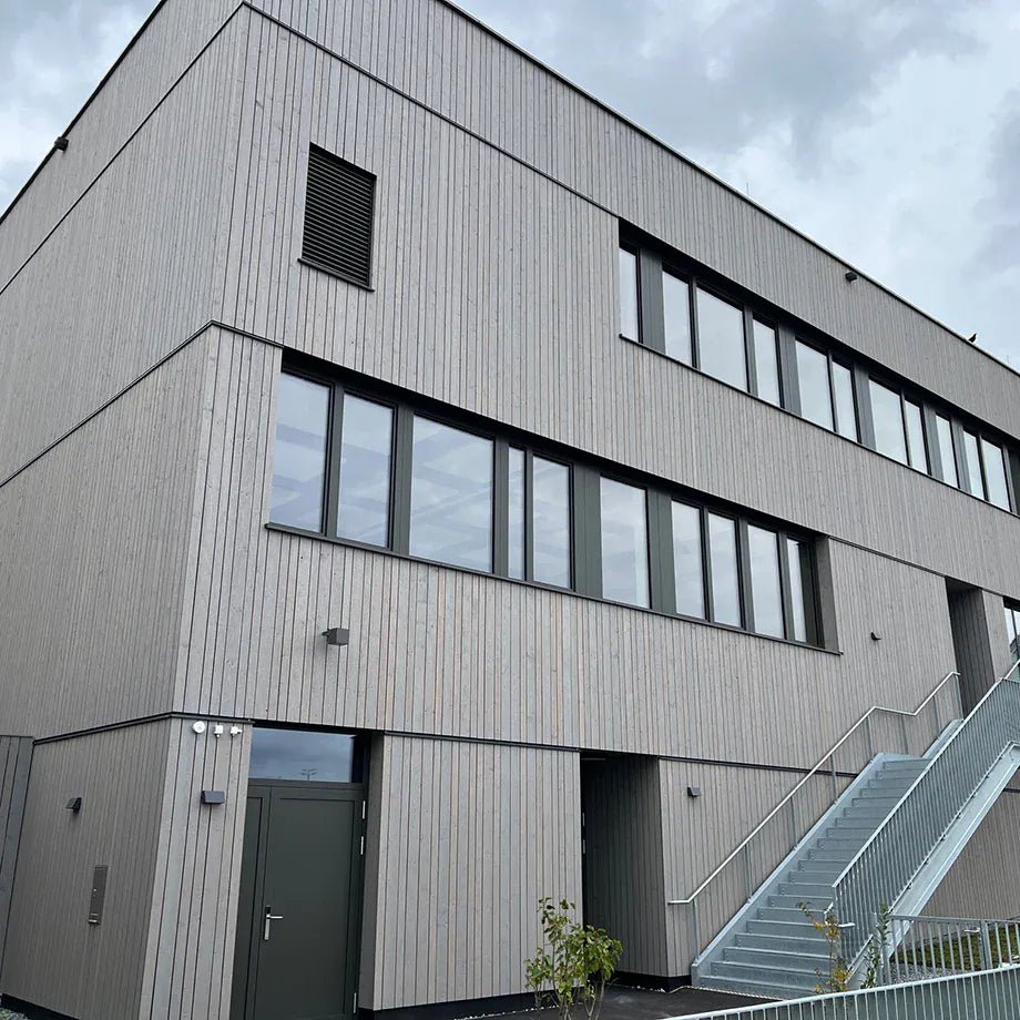 Facciata in abete Saga Grey 'Skógur'