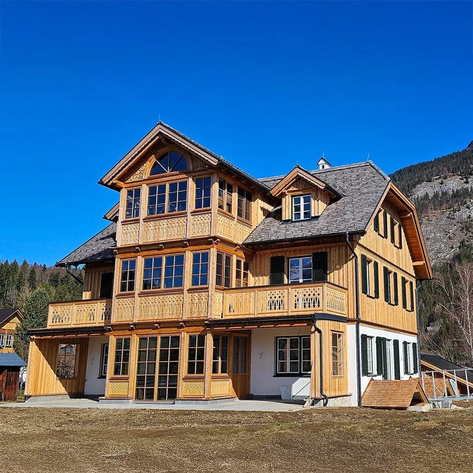 Facciata in legno larice Forest Grey in aspetto grezzo