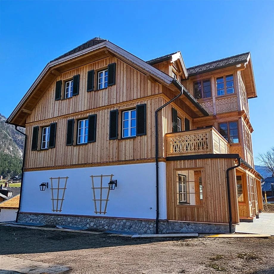 Facciata in legno larice Forest Grey in aspetto grezzo