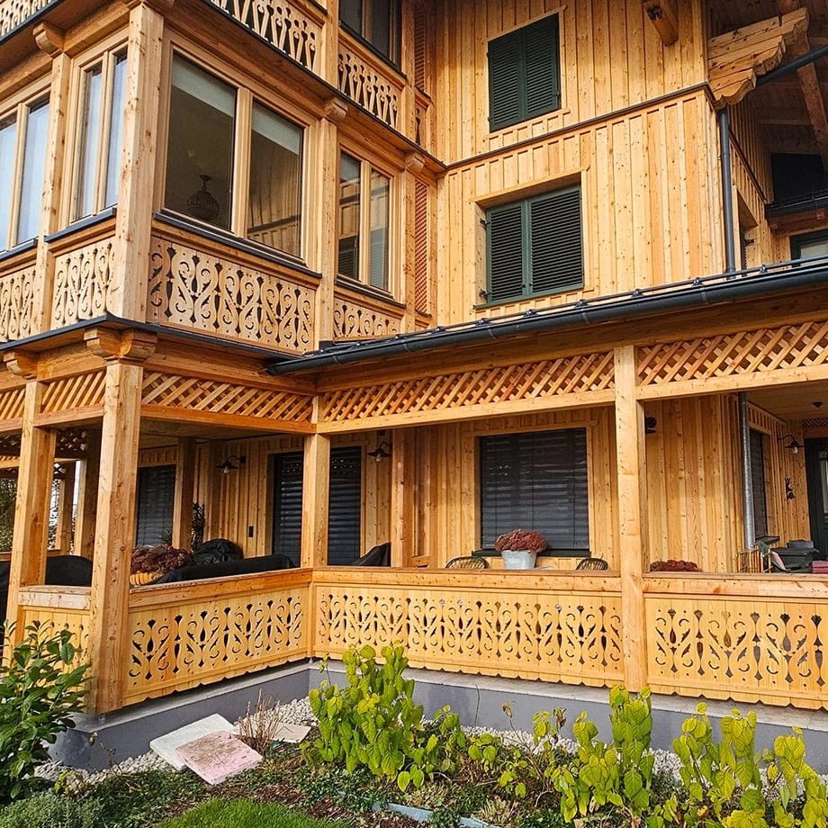 Facciata in legno larice Forest Grey in aspetto grezzo