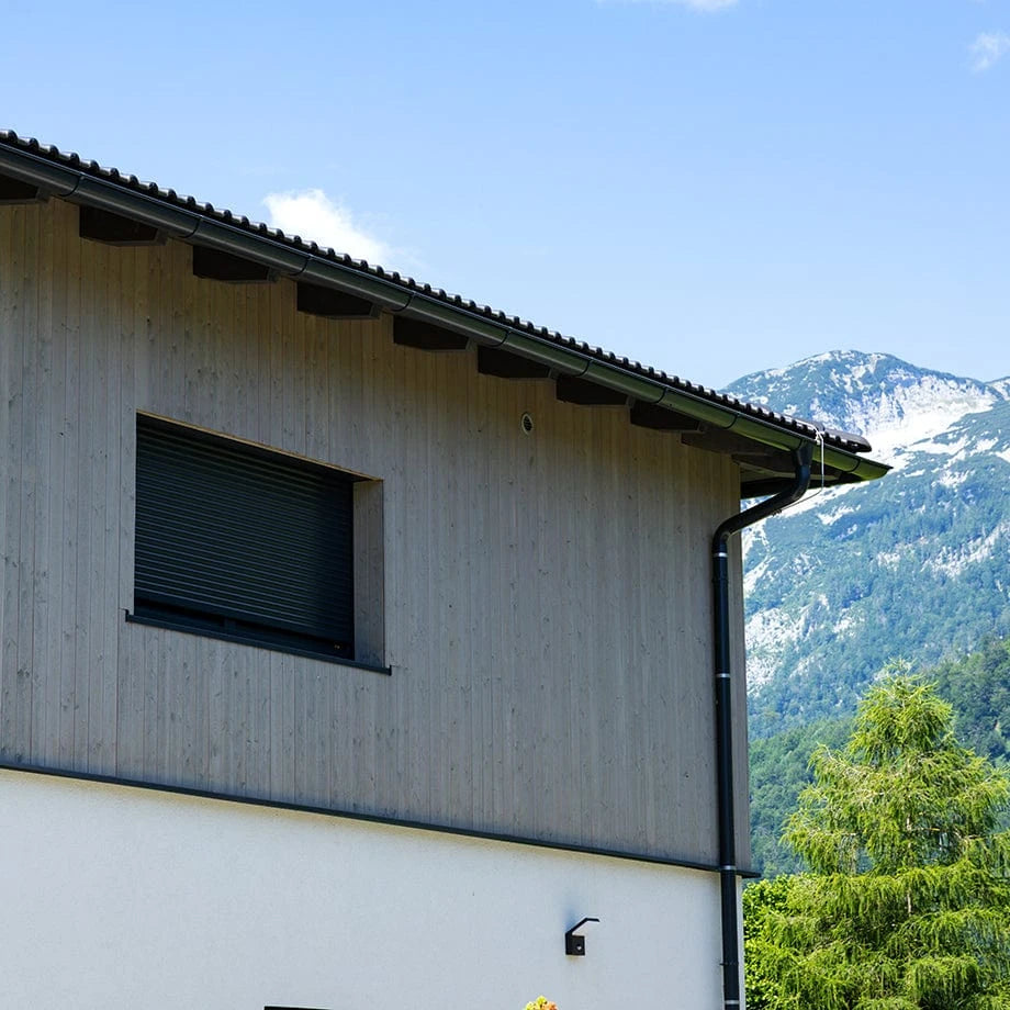 Fassade Lärche in Rauoptik vorvergraut