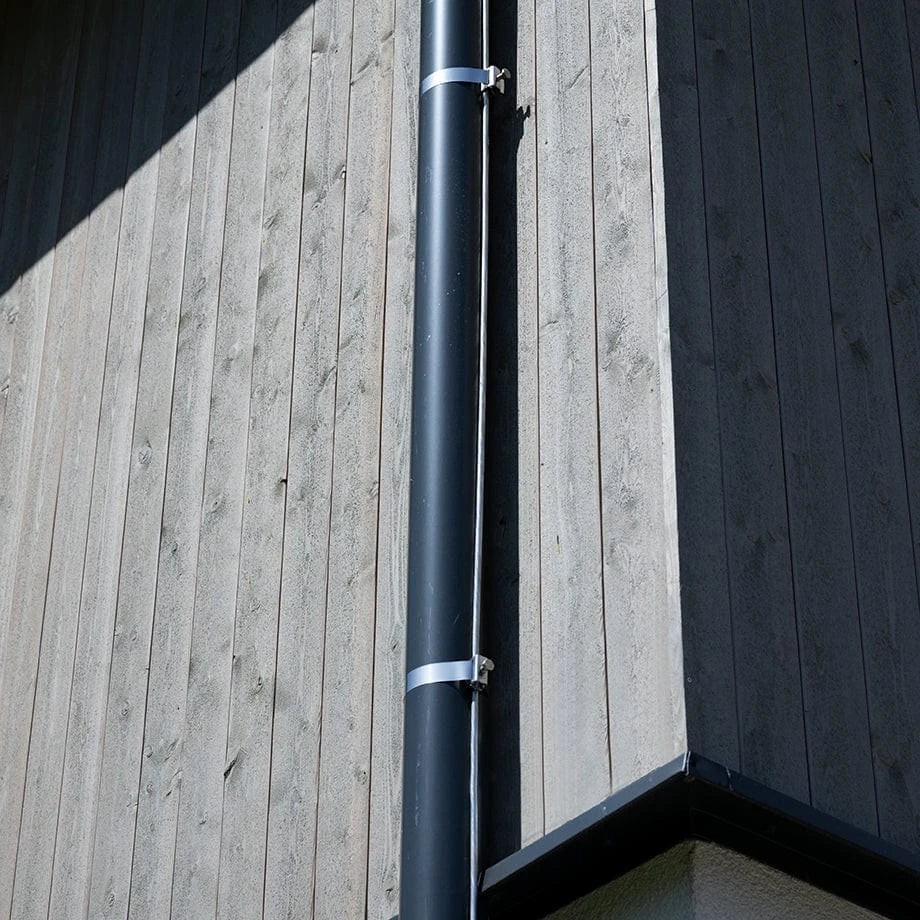 Fassade Lärche in Rauoptik vorvergraut