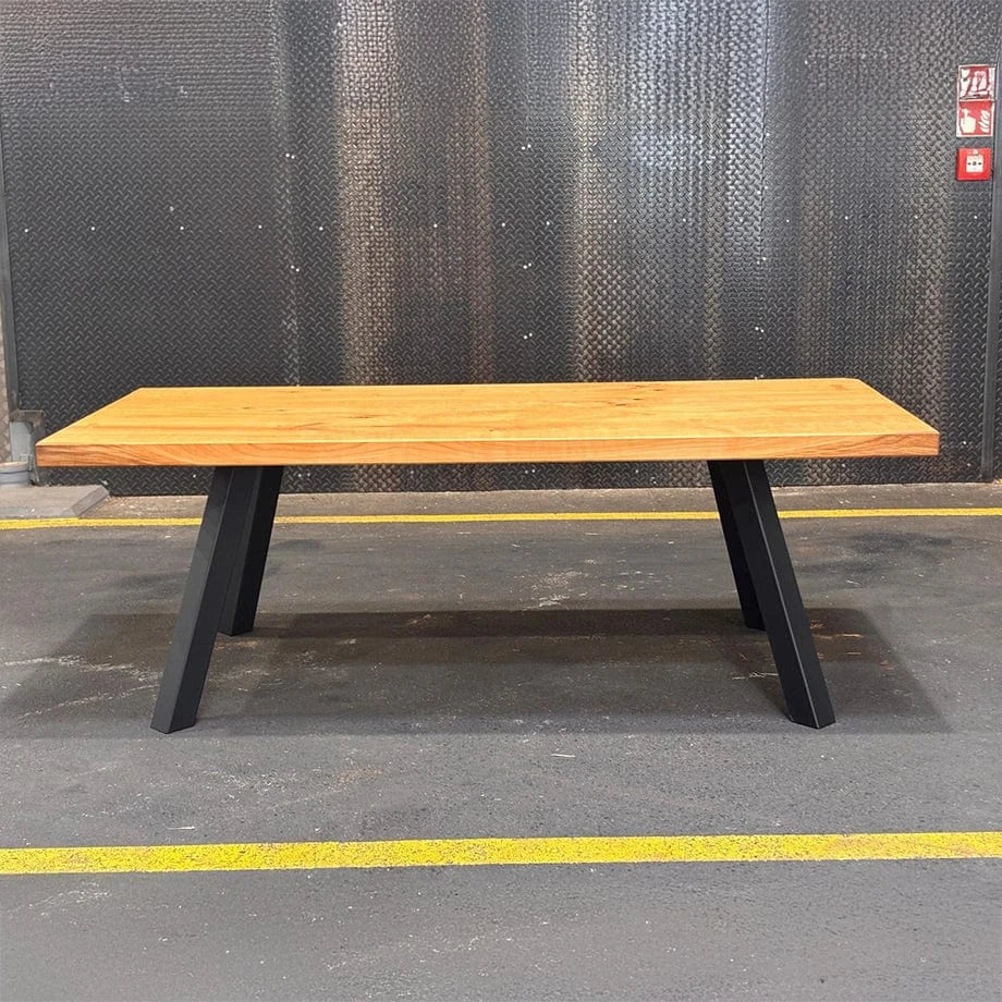 Tavolo i in legno di quercia massello NORBERT 90 x 180 cm -