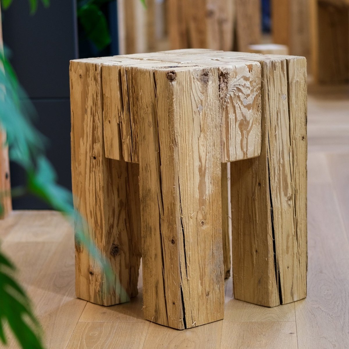 Hocker gedämpfter Fichte "Wildholz" klein