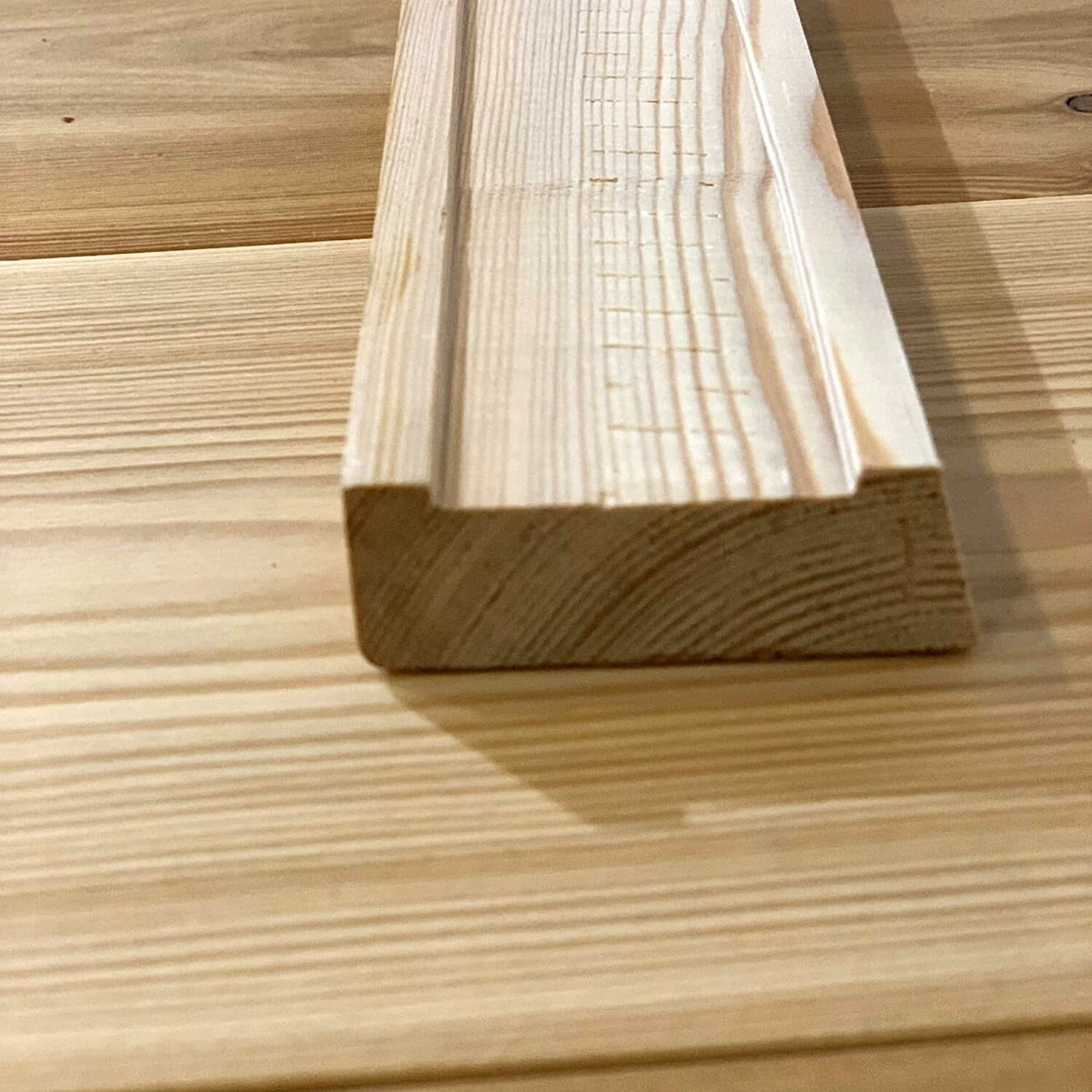 Battiscopa in larice Woody, oliato e pronto per l'uso