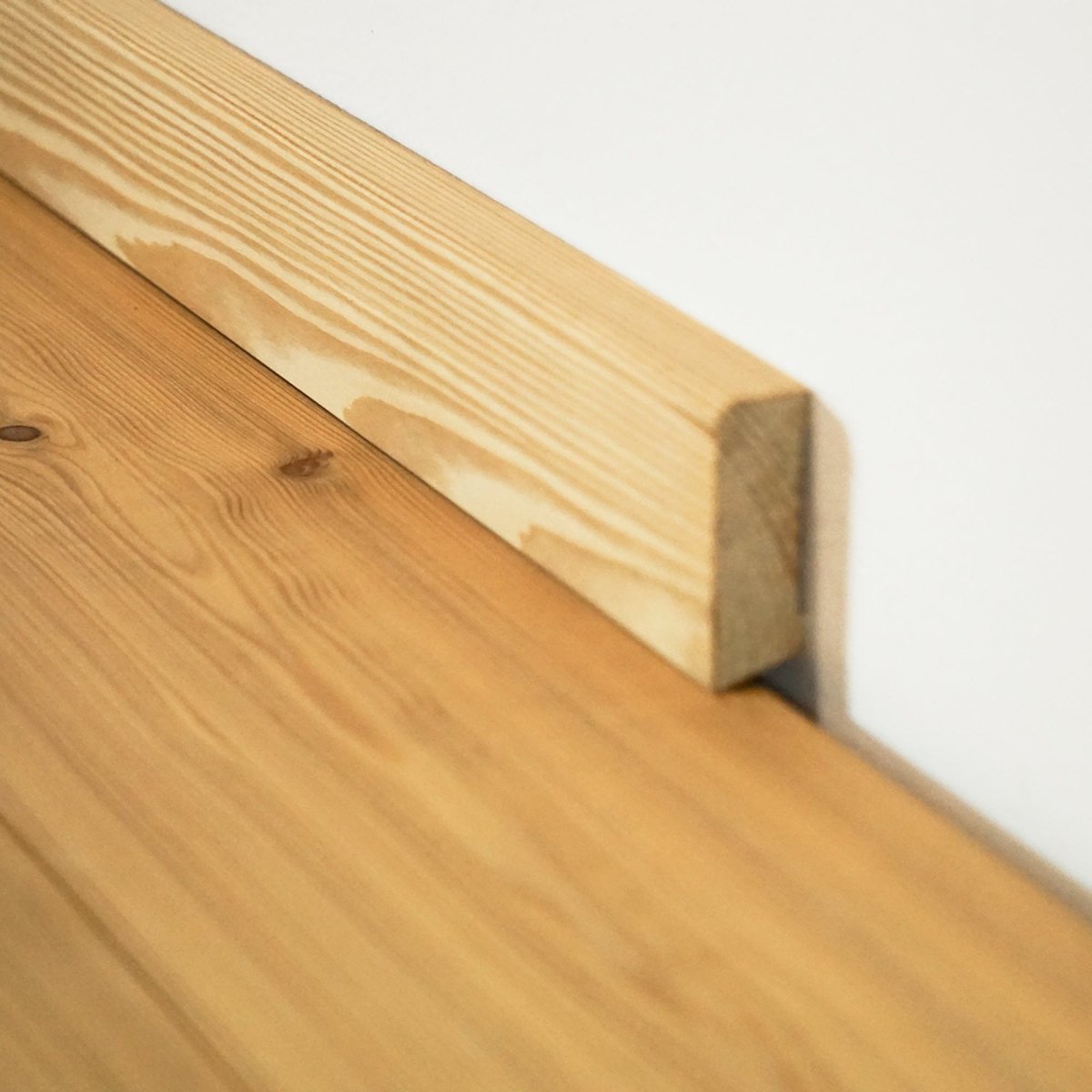 Battiscopa in larice Woody, oliato e pronto per l'uso