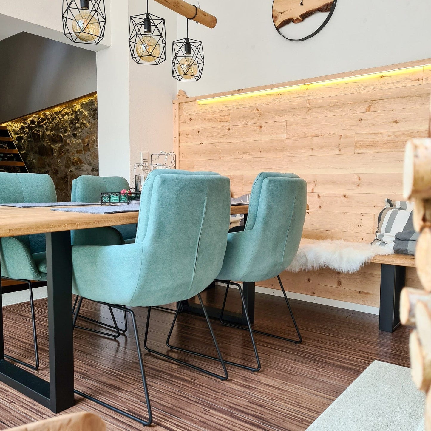 Wand - & Deckenverkleidung Zirbe gehackt