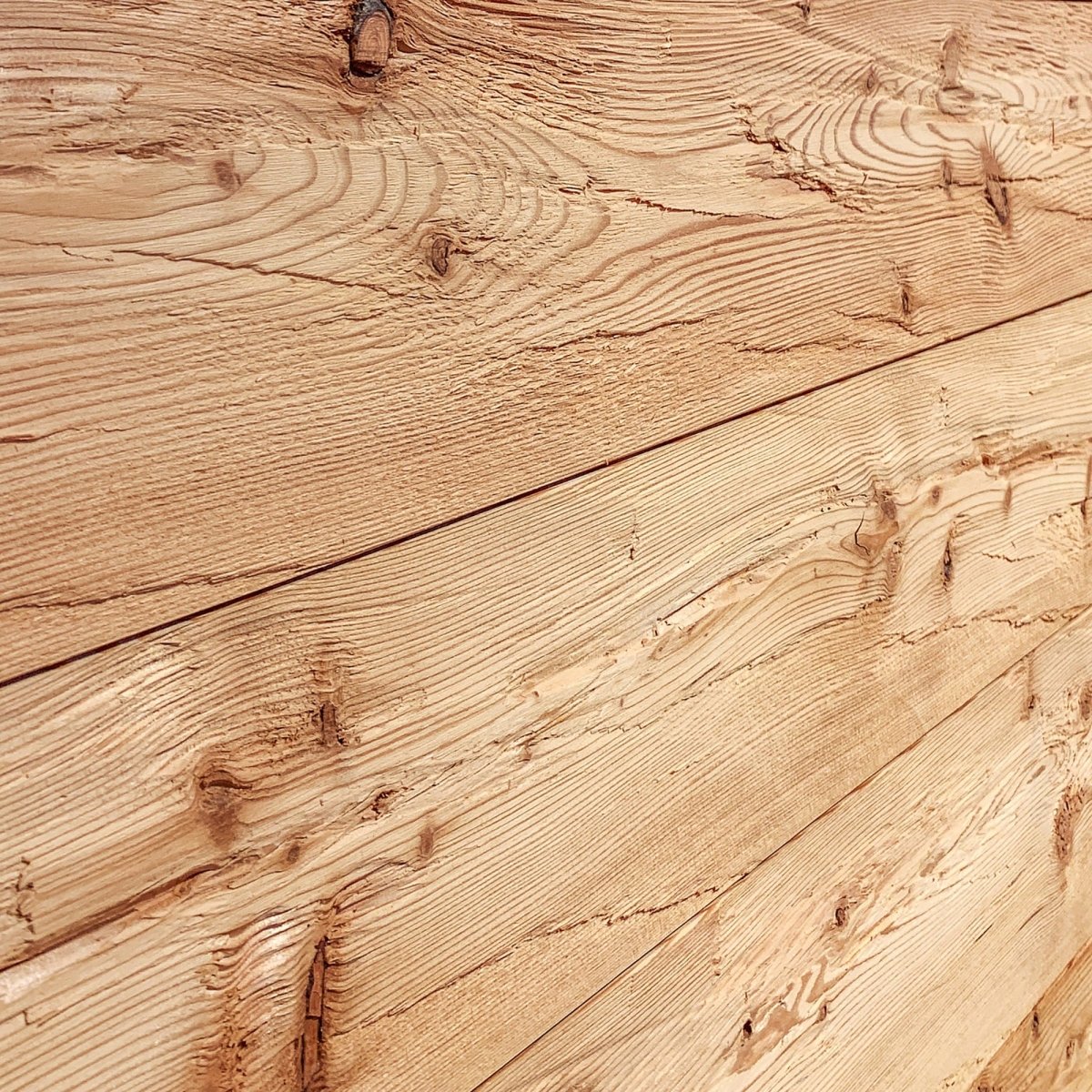 Facciata in larice spaccato