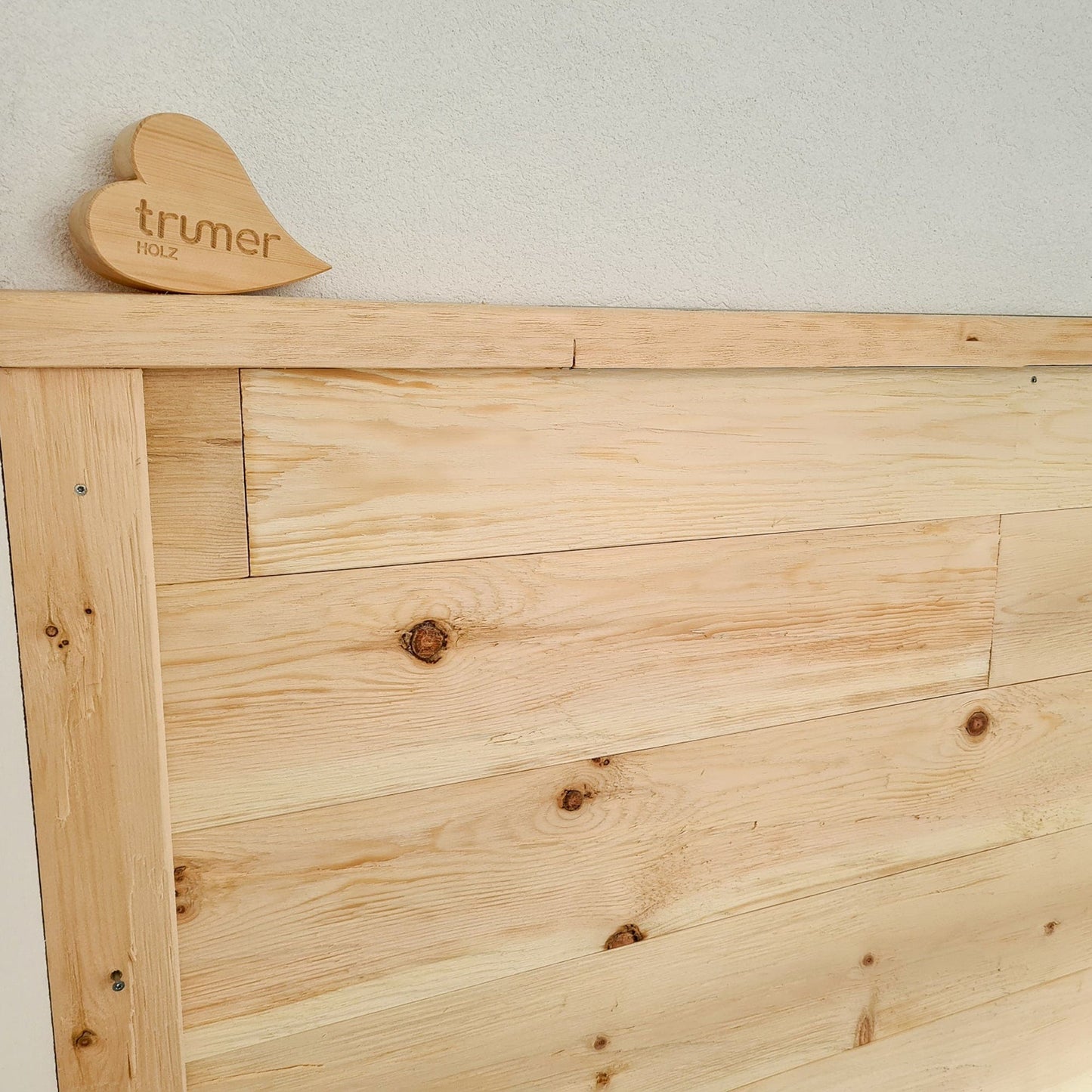 Wand - & Deckenverkleidung Zirbe gehackt