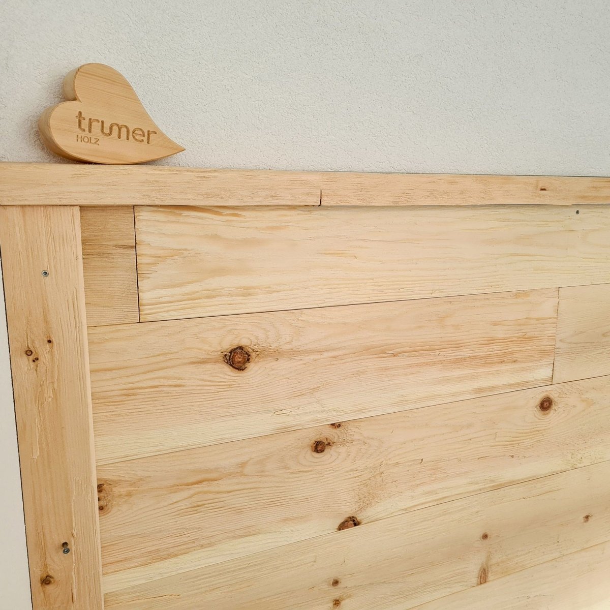 Rivestimento per pareti e soffitti in cirmolo spaccato