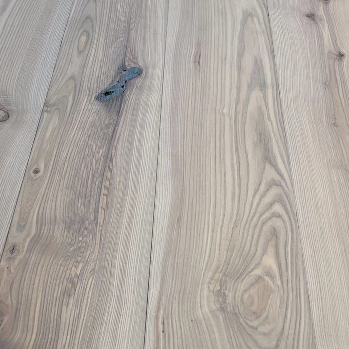 Abverkauf - 4,92m² Holz Fußboden Esche Woody concrete grey (2.Wahl)