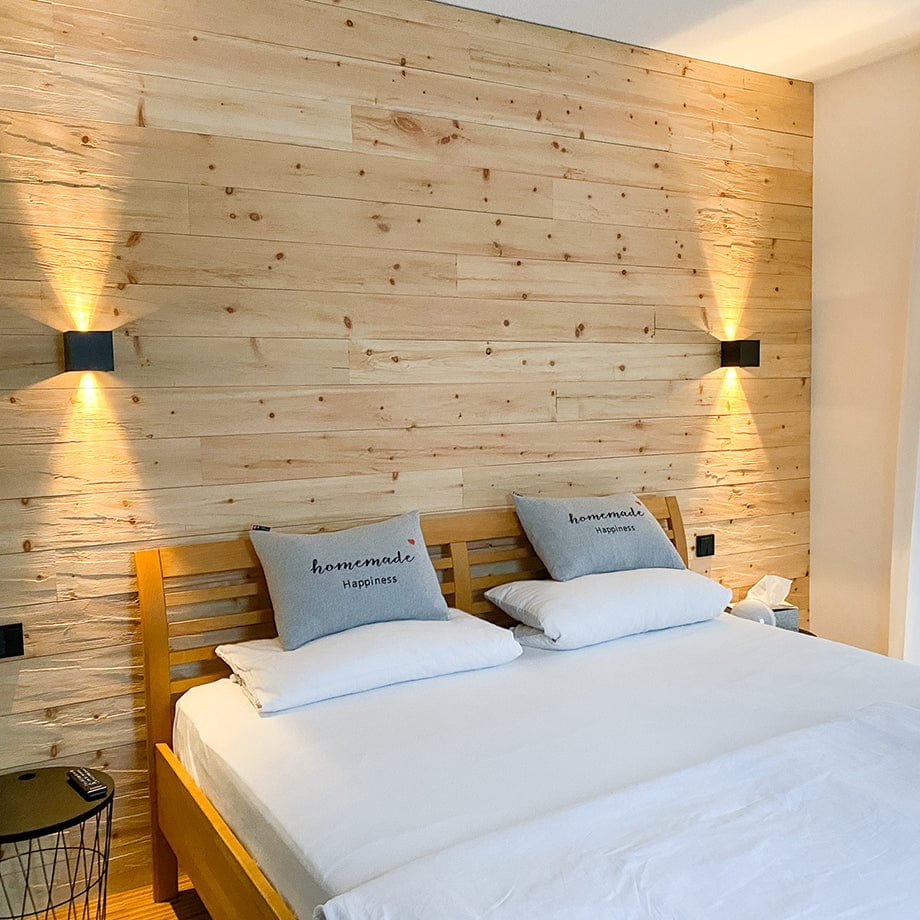 Wand - & Deckenverkleidung Zirbe gehackt Bergzwerg