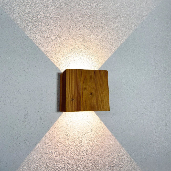 Lampada da parete in legno "WALDLICHT" abete termotrattato spazzolato