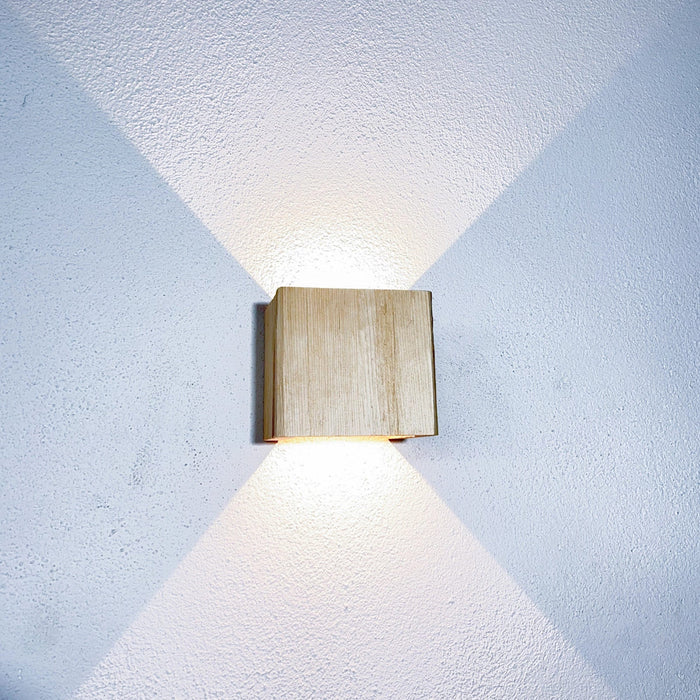 Lampada da parete in legno "WALDLICHT" pino cembro intagliato