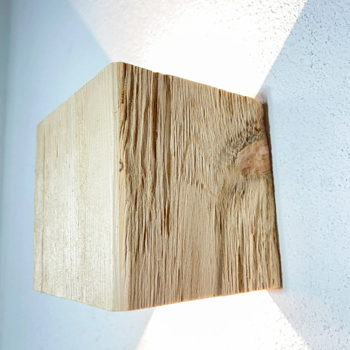Lampada da parete in legno "WALDLICHT" pino cembro intagliato