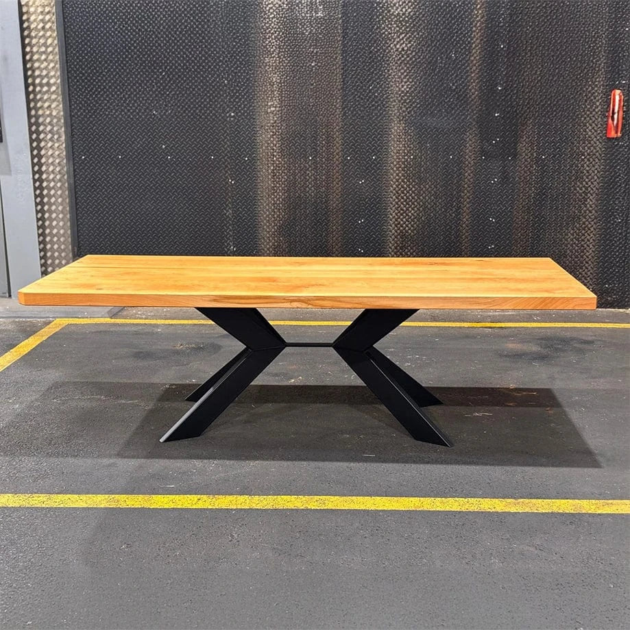 Massivholztisch Kirsche mit modernem X-Stahlfuß