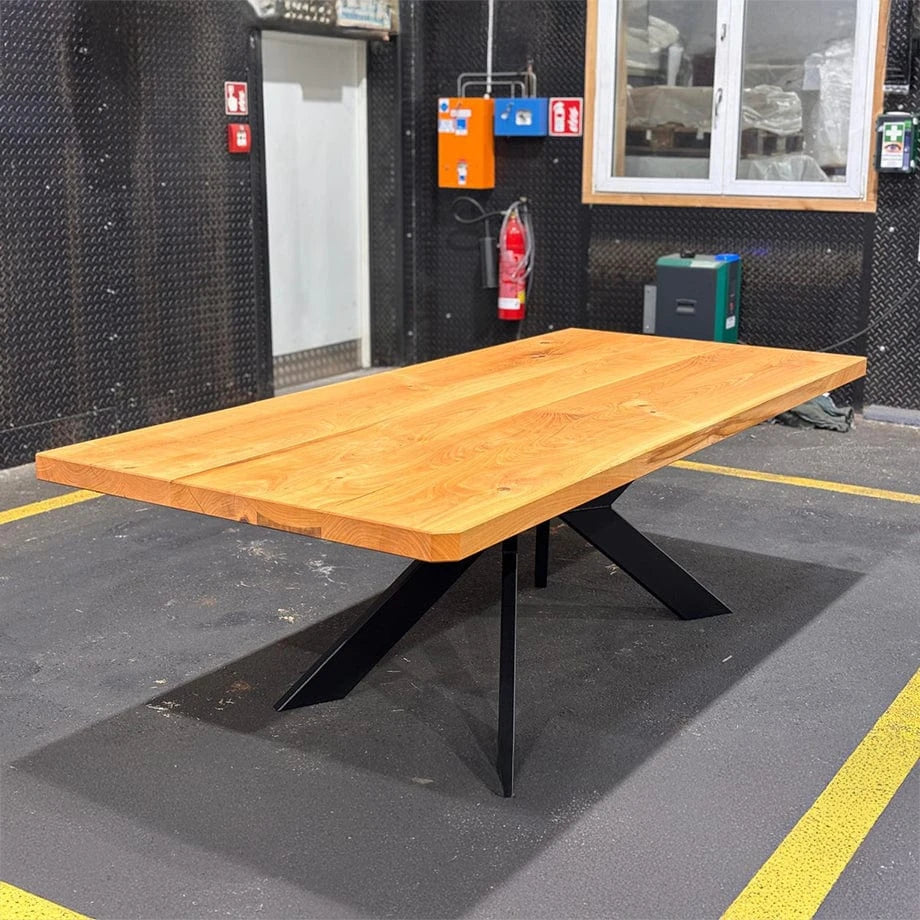Massivholztisch Kirsche mit modernem X-Stahlfuß
