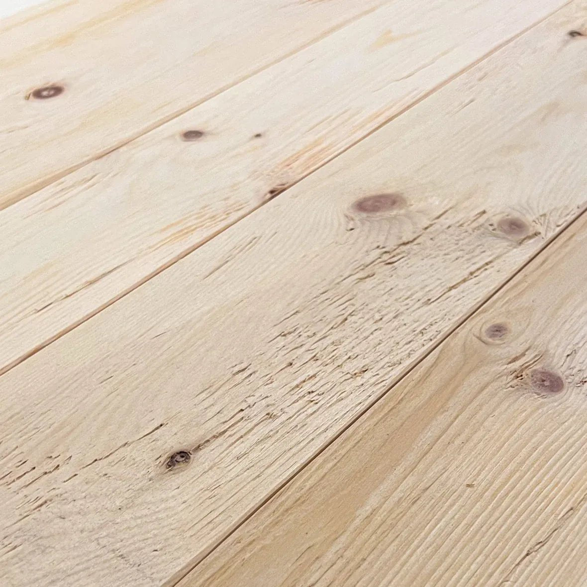 Wand - & Deckenverkleidung Zirbe gehackt
