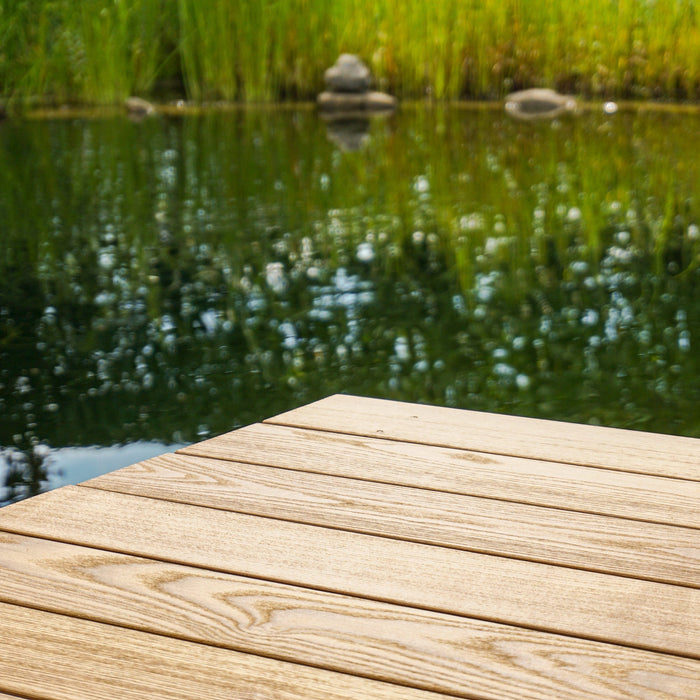 Pavimento per terrazze in legno di FRASSINO termo trattato