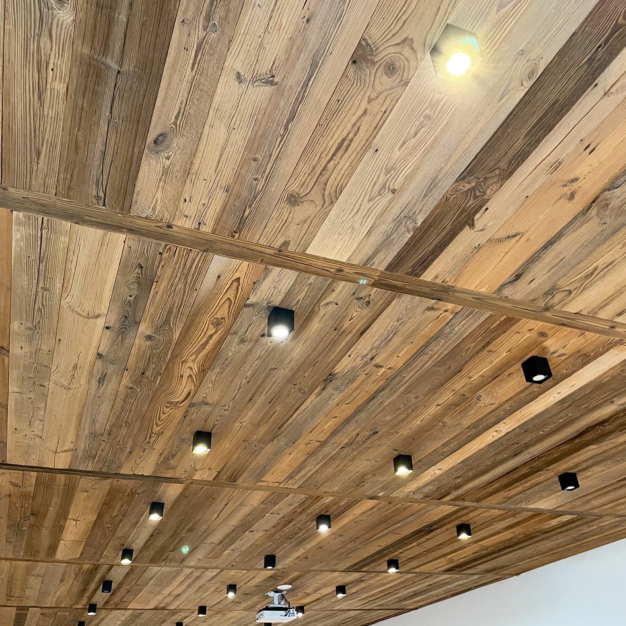 ALTHOLZ echt! mit Nut und Feder rustikale Deckenverkleidung / Wohnwa — Trumer Holz GmbH