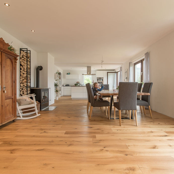 Wooden flooring oak MEZZO solid, MEDIUM oiled ready for living