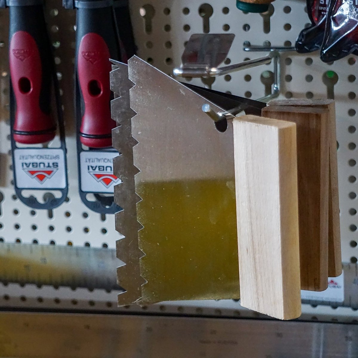 Notched trowel (1250g/m²)